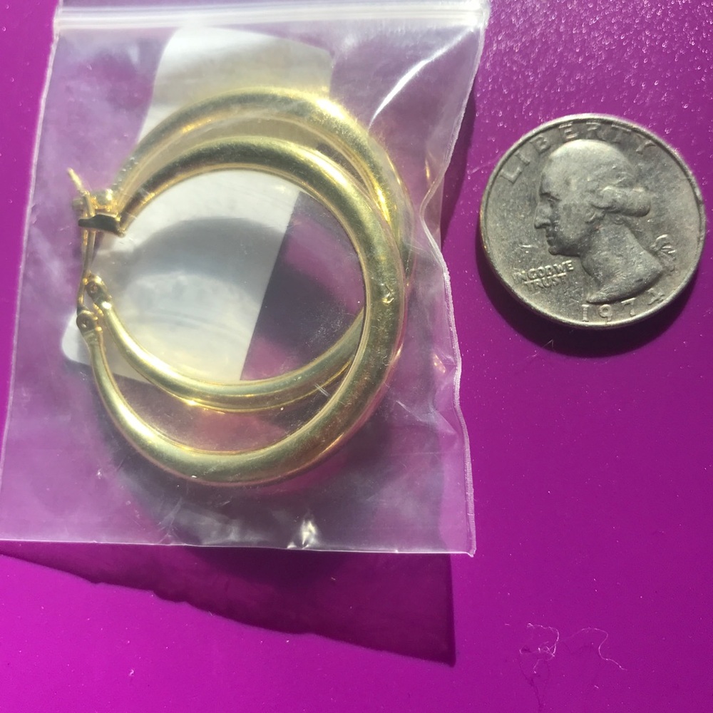 NWT Yellow Gold Plated Hoop Earings - Picture 5 of 5